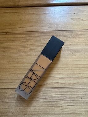 NARS Liquid Foundation - Tahoe